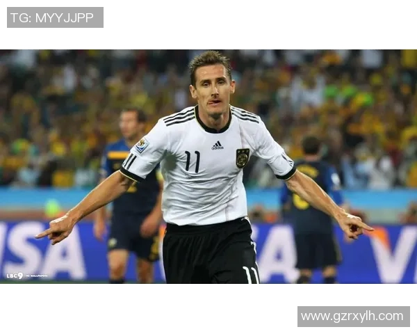 本泽马的传奇之路：从青涩少年到世界足球巨星的蜕变与成就